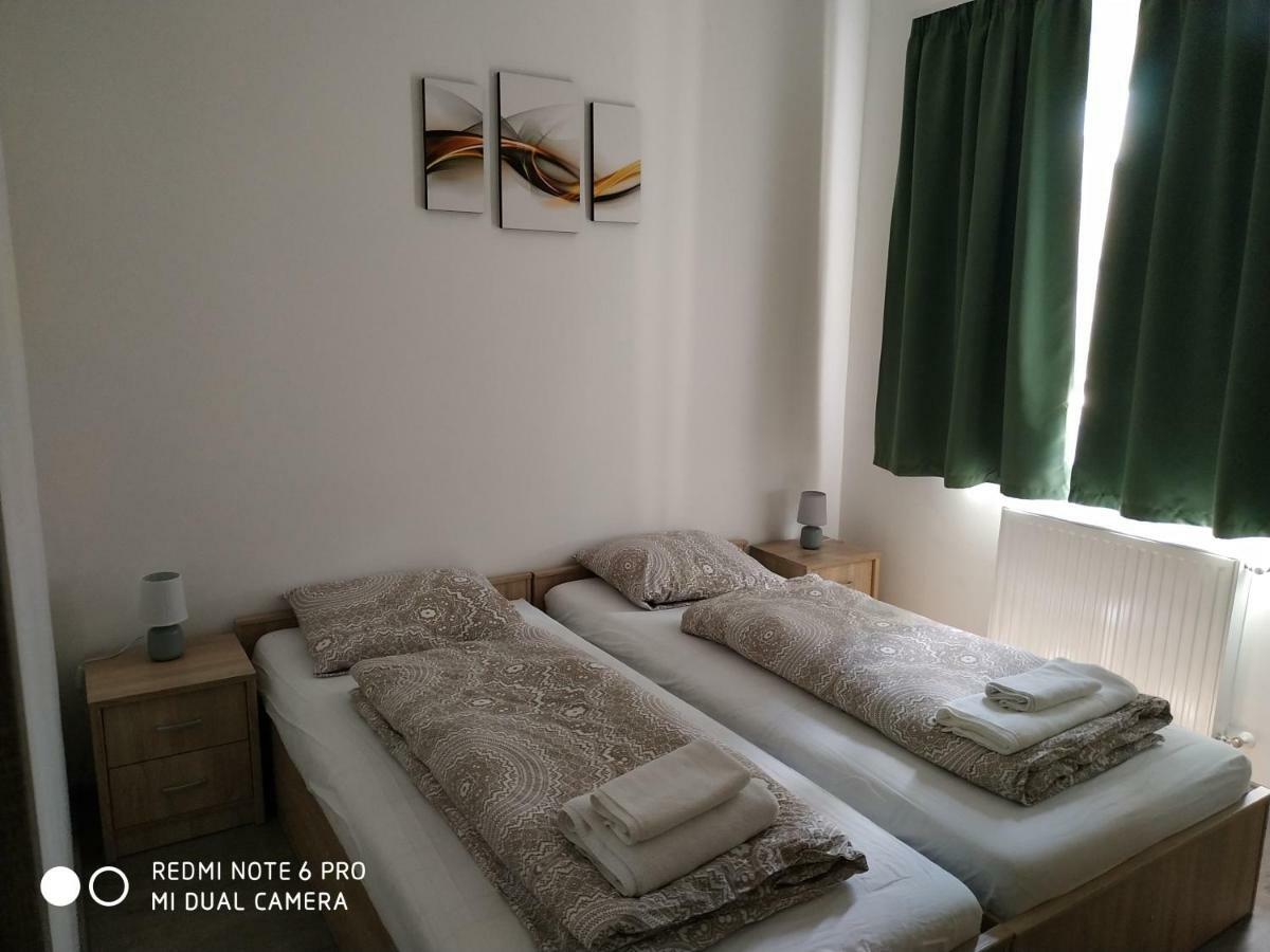 Mate Apartmanok Tiszaújváros Zewnętrze zdjęcie